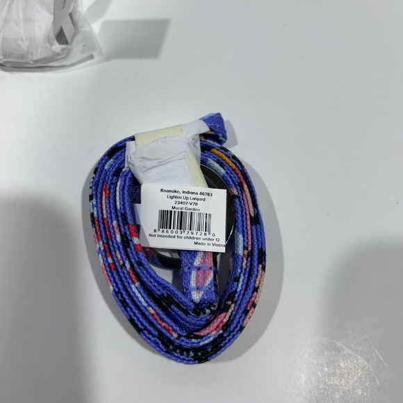 NEW Vera Bradley Lavender "MURAL GARDEN" Zip ID & Lanyard set -*Retired Pattern* - Picture 5 of 6